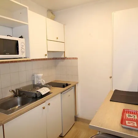 Studio Parking Piscine Ga80 *